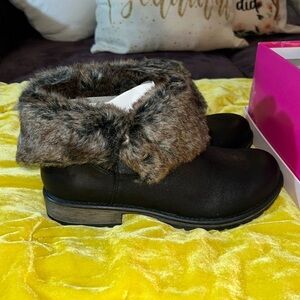 New Candies Size 8.5 Ankle Booties
